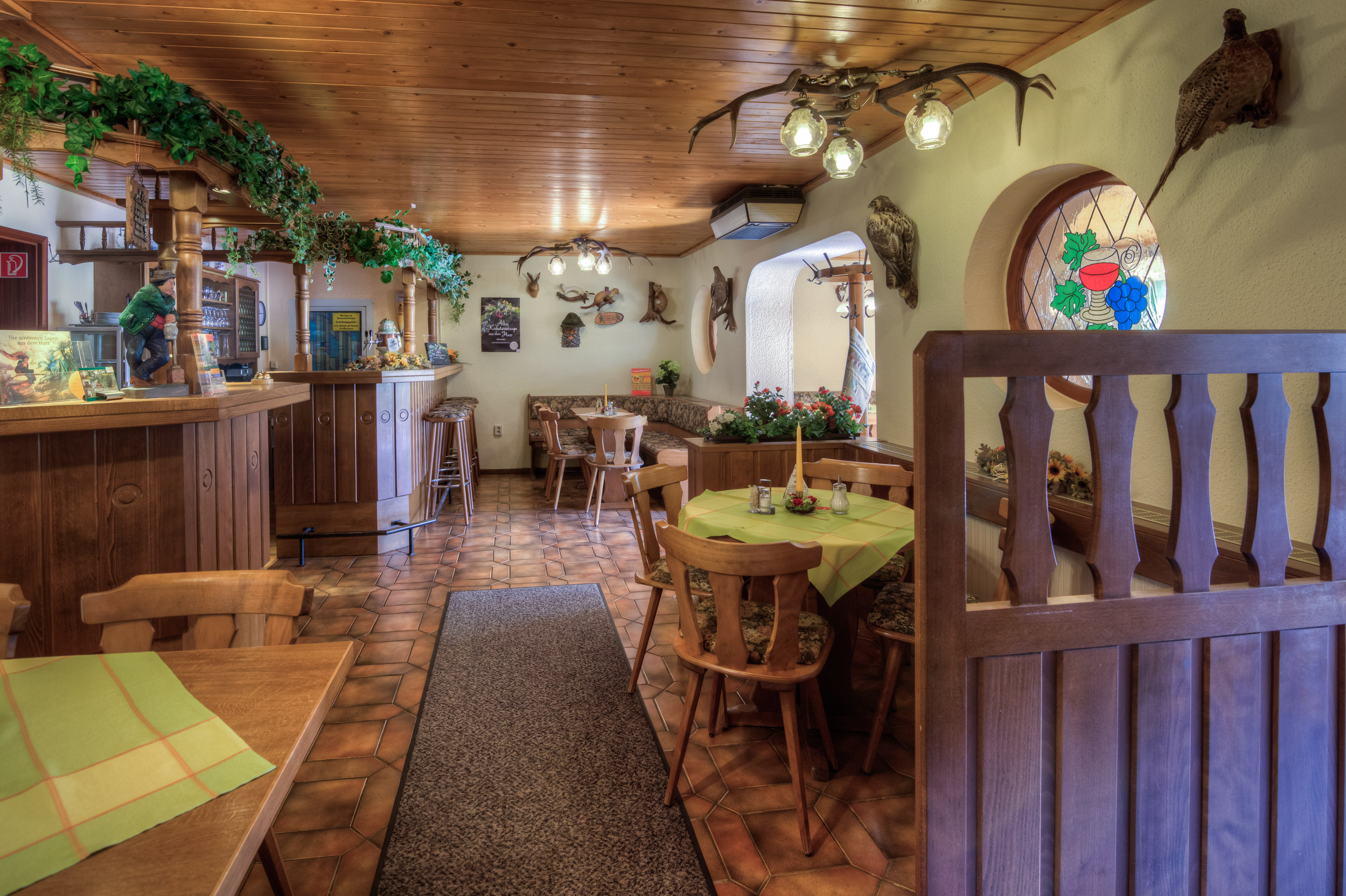 Restaurant Am Felsen am Brocken im Harz – Gemütliche Terrasse mit Blick auf die malerische Landschaft des Nationalparks Harz. Ideal für Wanderer und Naturliebhaber, die regionale Küche und à-la-carte-Gerichte genießen möchten. Restaurant Am Felsen am Brocken im Harz – Gemütliche Terrasse mit Blick auf die malerische Landschaft des Nationalparks Harz. Ideal für Wanderer und Naturliebhaber, die regionale Küche und à-la-carte-Gerichte genießen möchten.