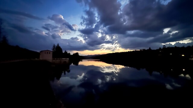 Abendstimmung mit Blick auf die Talsperre