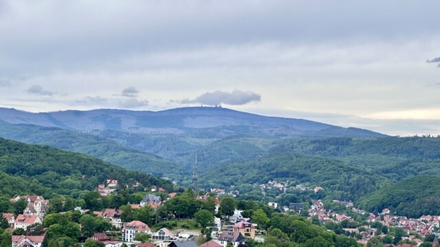 Blick zum Brocken vom Schloss Wernigerode